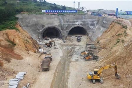 三民濕噴機(jī)“玉磨鐵路”隧道施工紀(jì)實 三民濕噴機(jī)“玉磨鐵路”隧道施工紀(jì)實