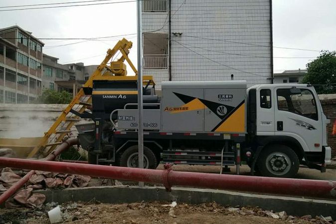 三民重科攪拌車載泵幫他從貨車司機(jī)轉(zhuǎn)變?yōu)楹儡嚴(yán)习? alt=